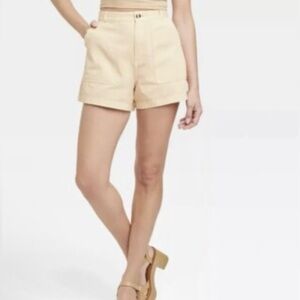 Universal Thread Women's High-Rise Utility Shorts in an off-white size 14 NWT